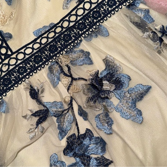 Chi Chi London Blue and Cream Floral Mini Dress - Picture 5 of 5